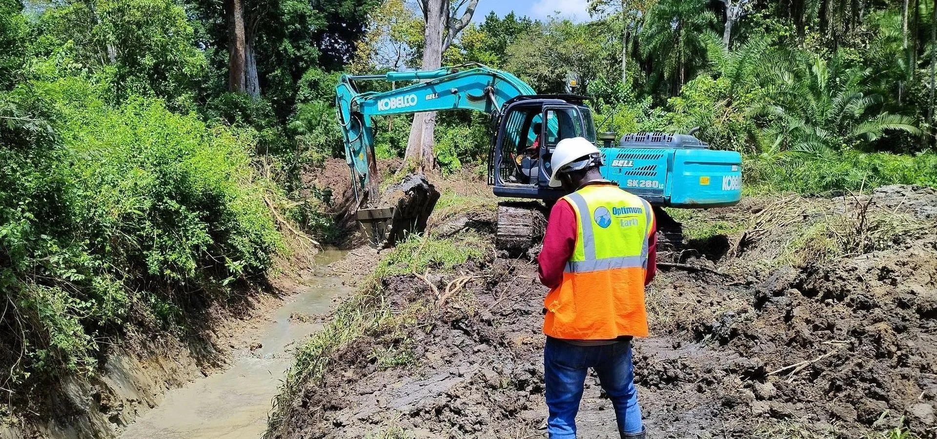 Drainage channel excavation under Optimum Earth supervision